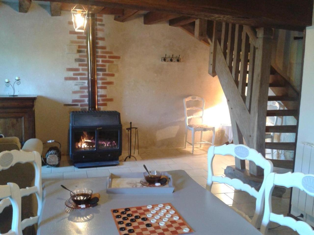 Gîte à l'ombre des chênes Châteauvieux Exterior foto