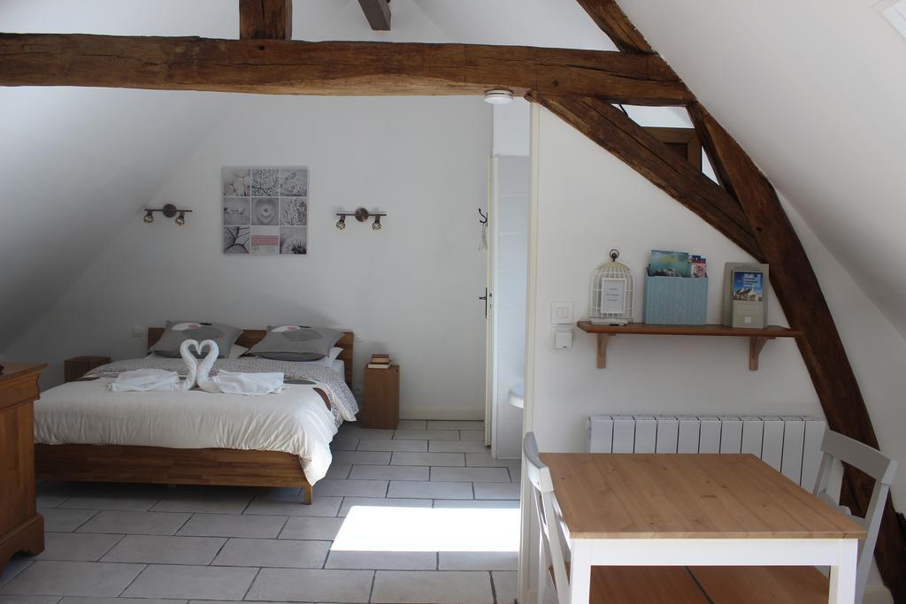 Gîte à l'ombre des chênes Châteauvieux Exterior foto